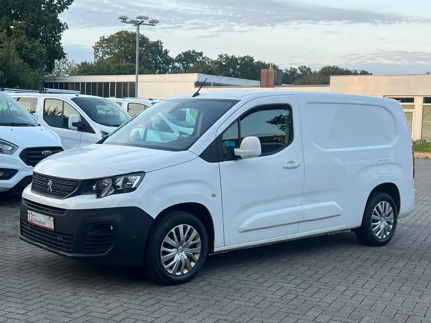 Peugeot Partner PARTNER ASPHALT L2 LANG STANDHZ/KLIMA/AHK/KAMERA Weiß - 1