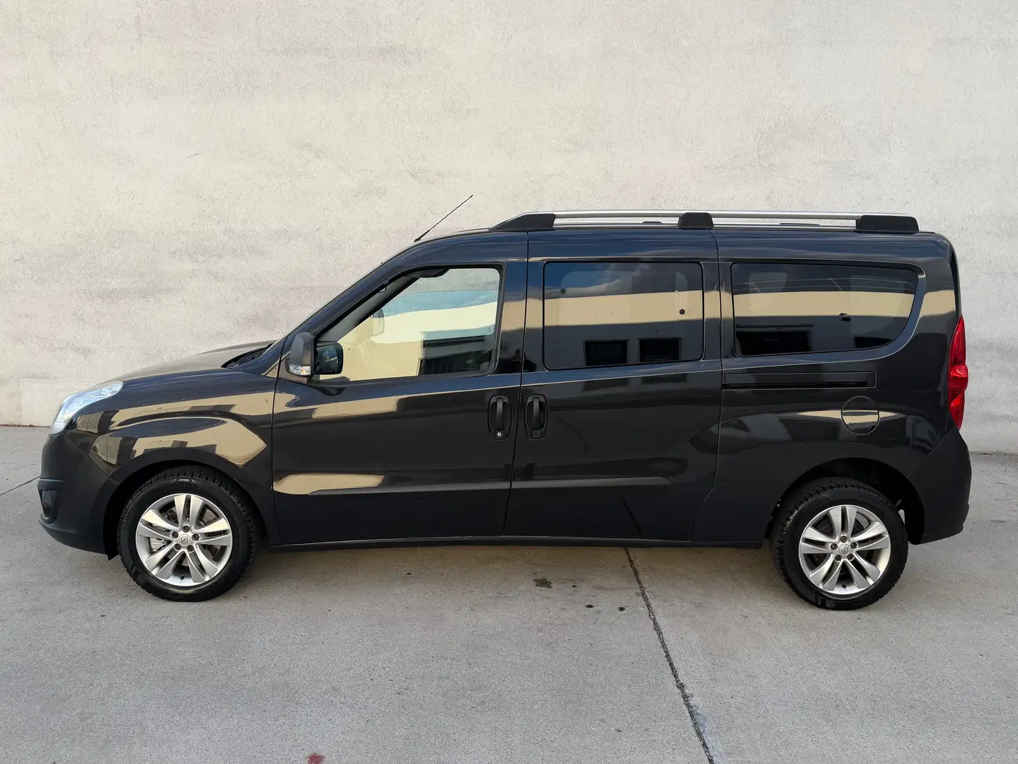 Opel Combo Combo 1.6 CDTI L2H1 Schwarz - 2