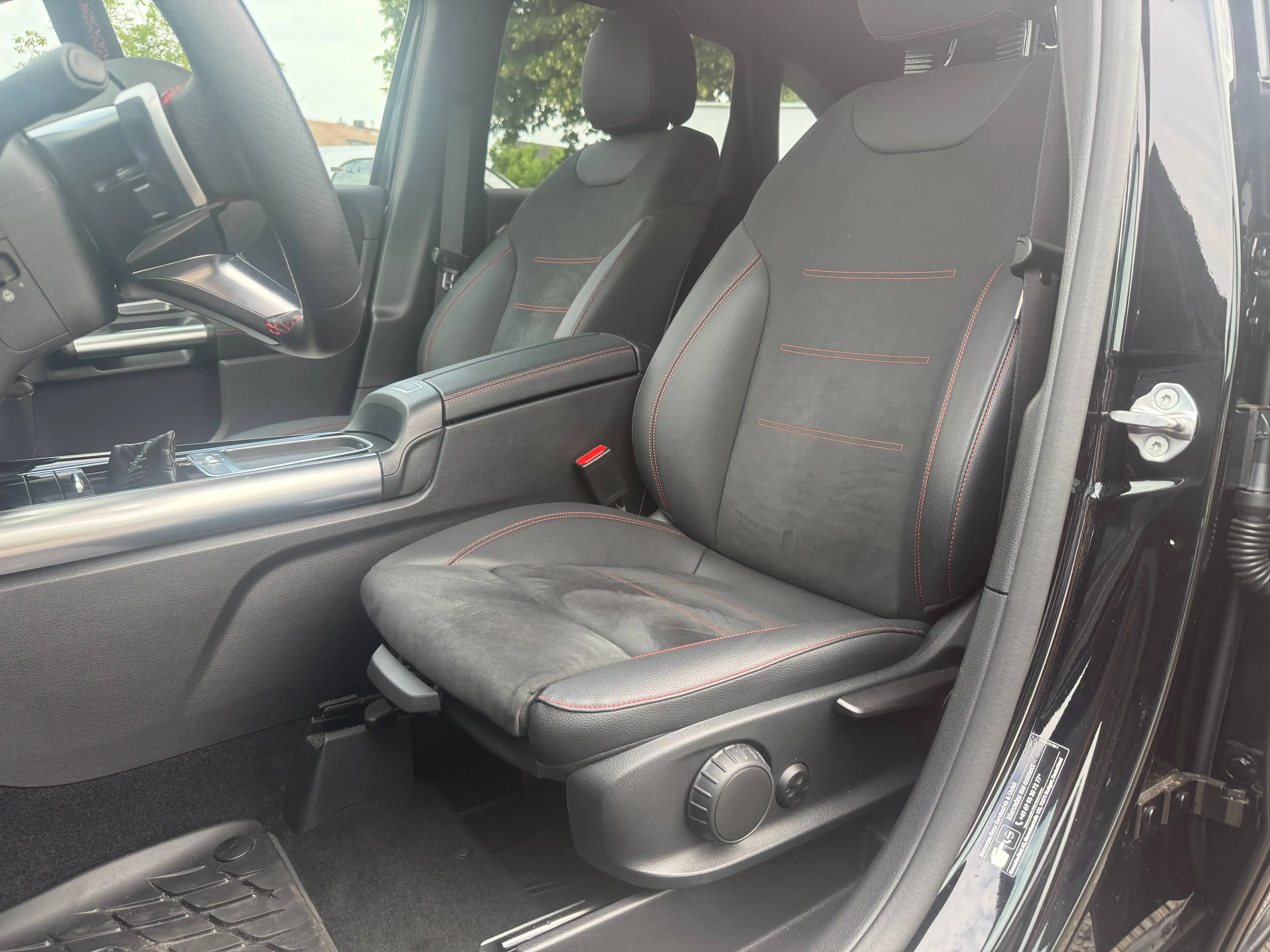 Mercedes-Benz B 200 B 200 AMG Line — photo 9