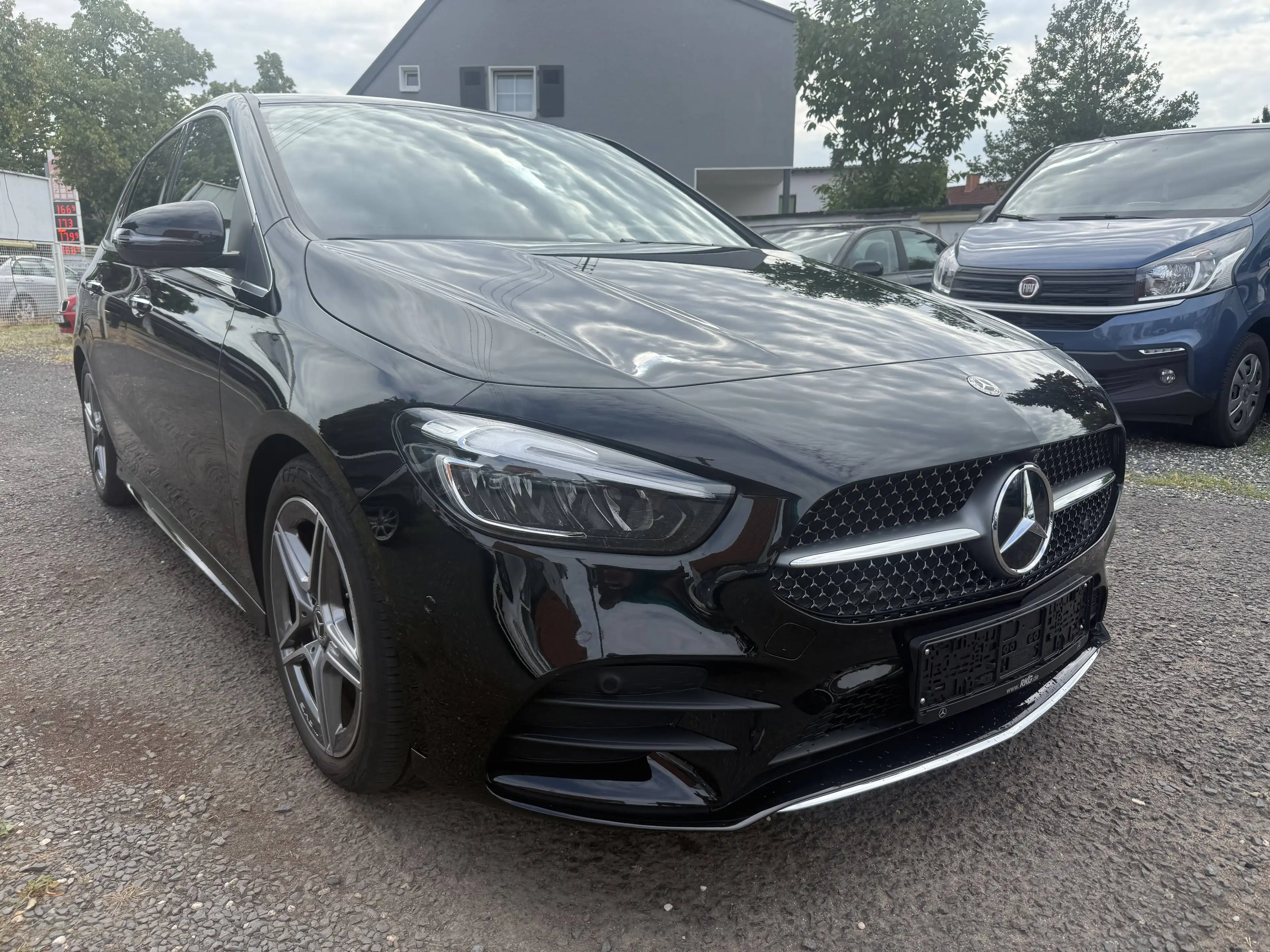 Mercedes-Benz B 200 B 200 AMG Line — photo 3