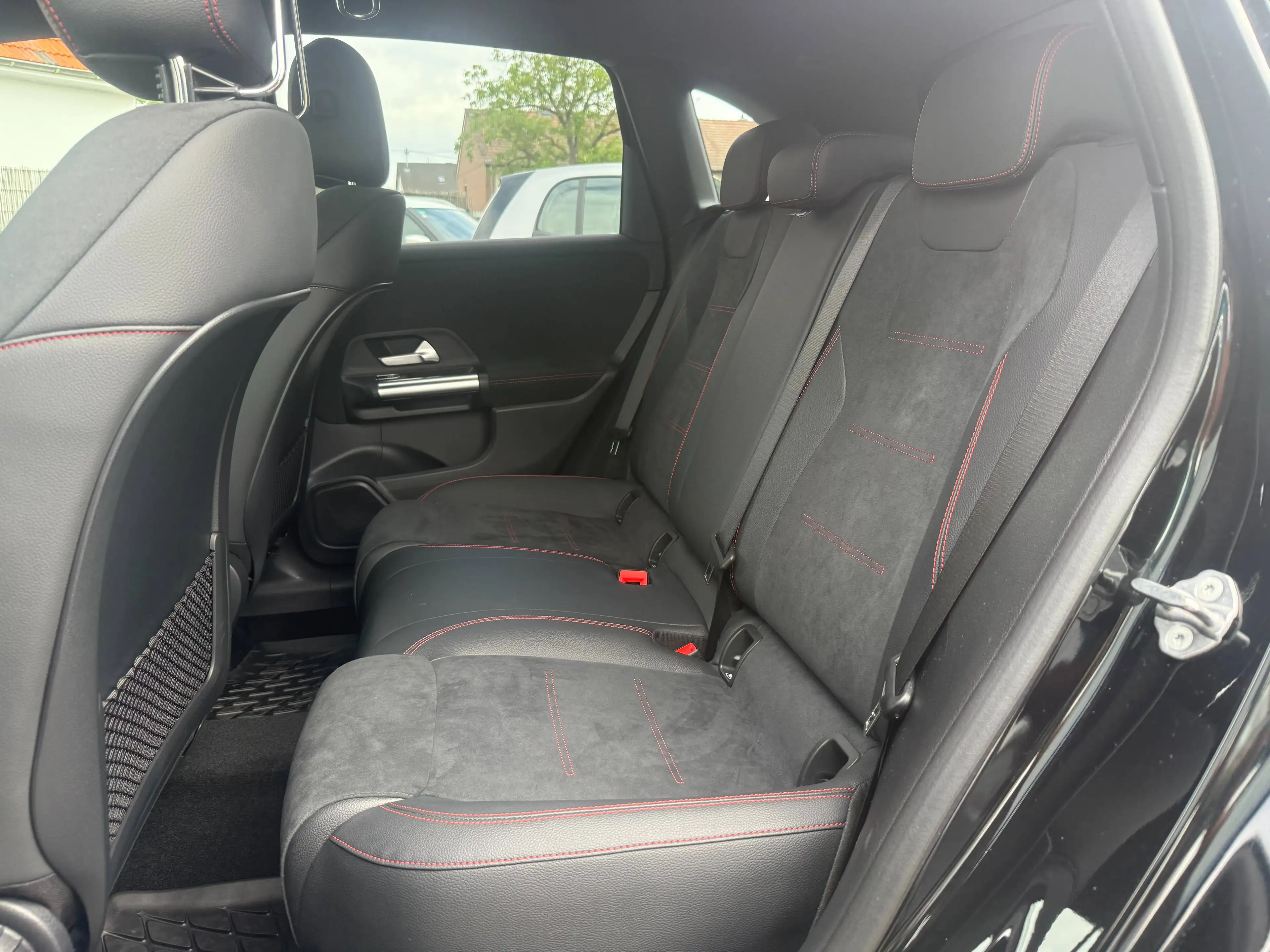 Mercedes-Benz B 200 B 200 AMG Line — photo 11