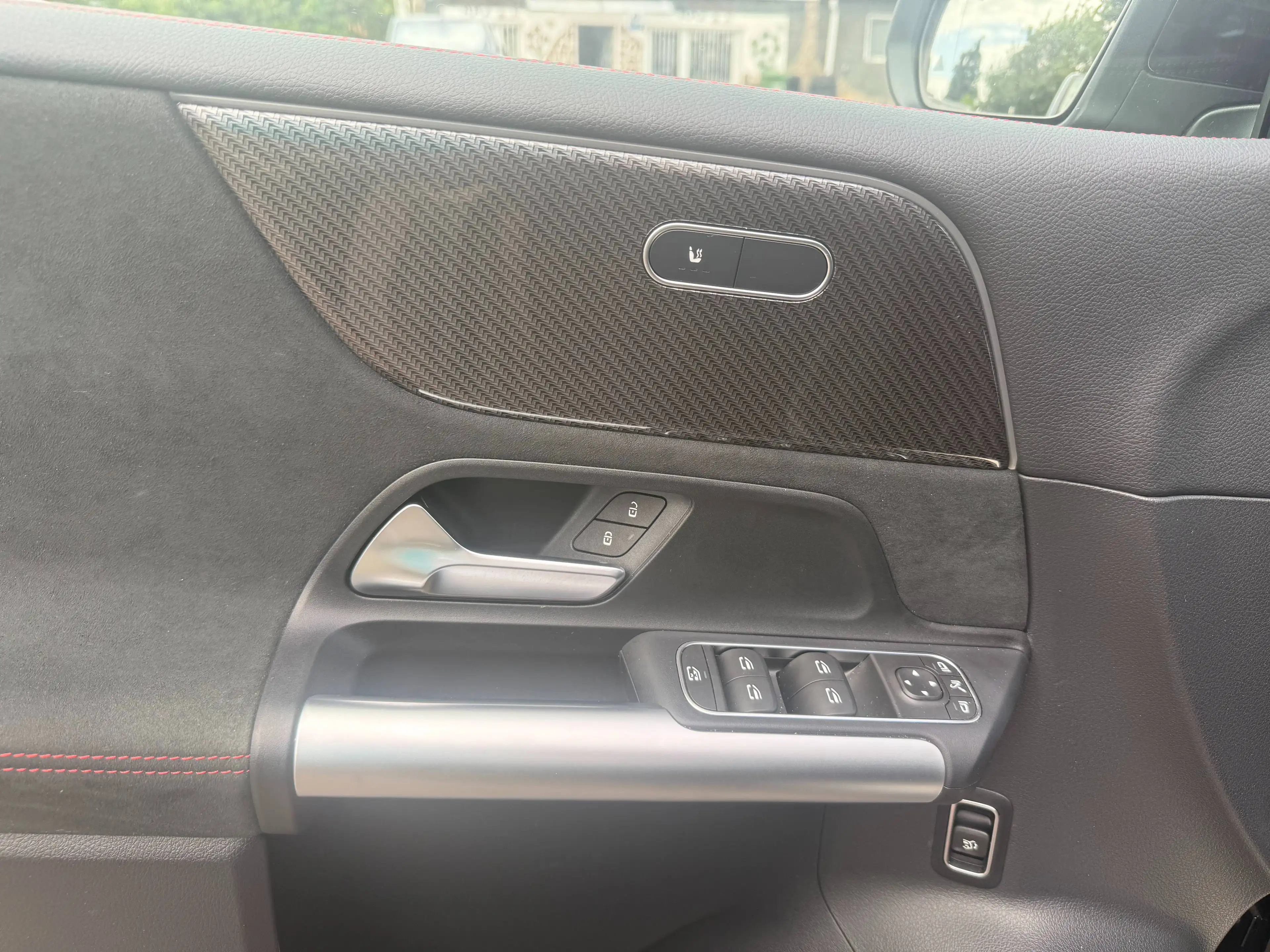 Mercedes-Benz B 200 B 200 AMG Line — photo 10