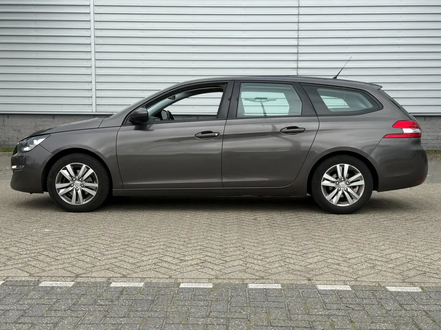 Peugeot 308 SW 1.2 PureTech Blue Lease Executive (EXPORT) Grijs - 2