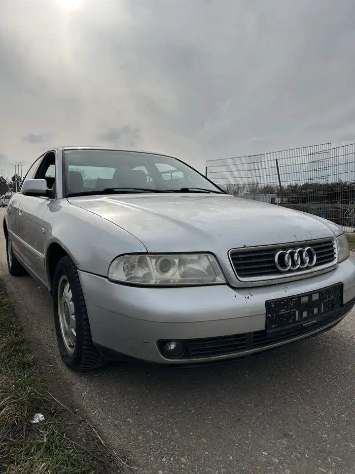 Audi A4 quattro 2,8 Aut., foto 3