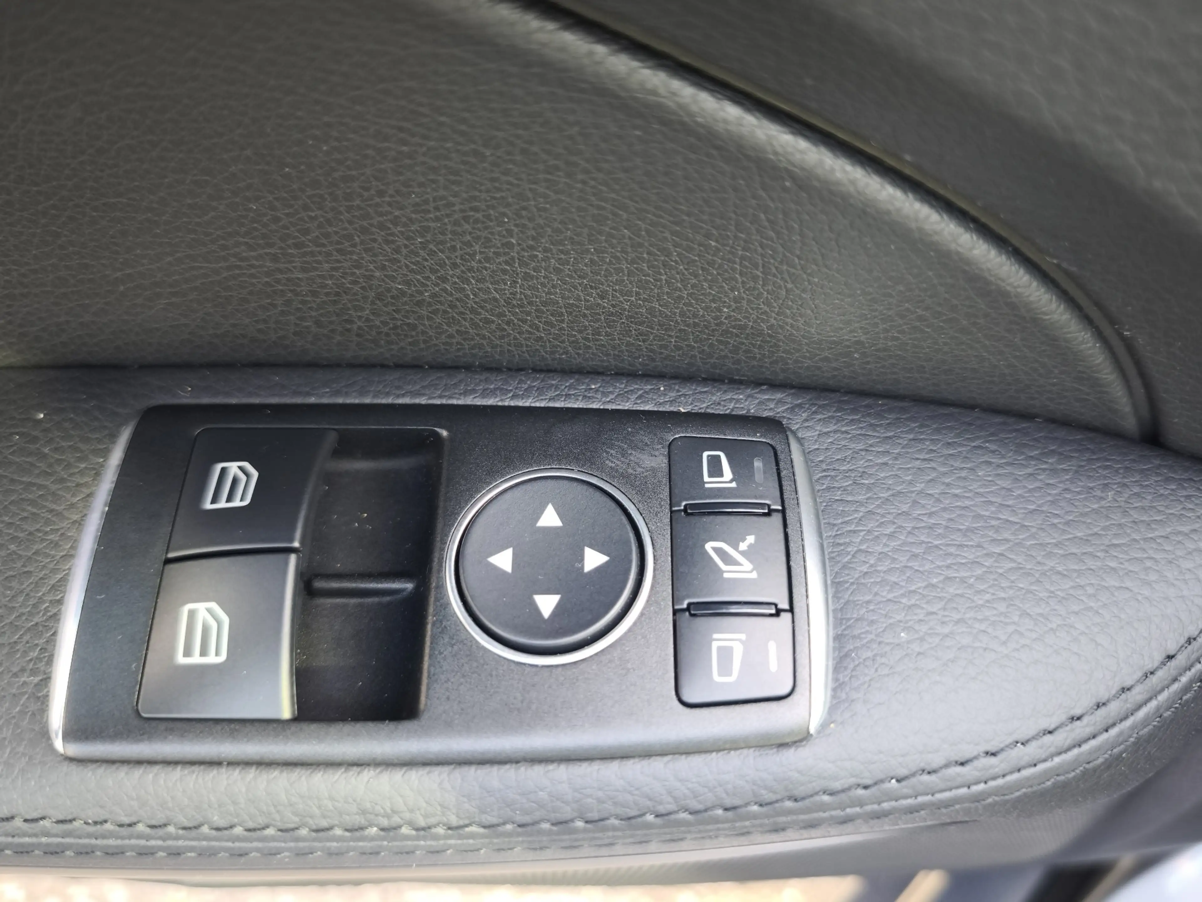 Mercedes-Benz SLK 200 SLK 200 BlueEfficiency  Leder Navi LED Carplay — photo 11