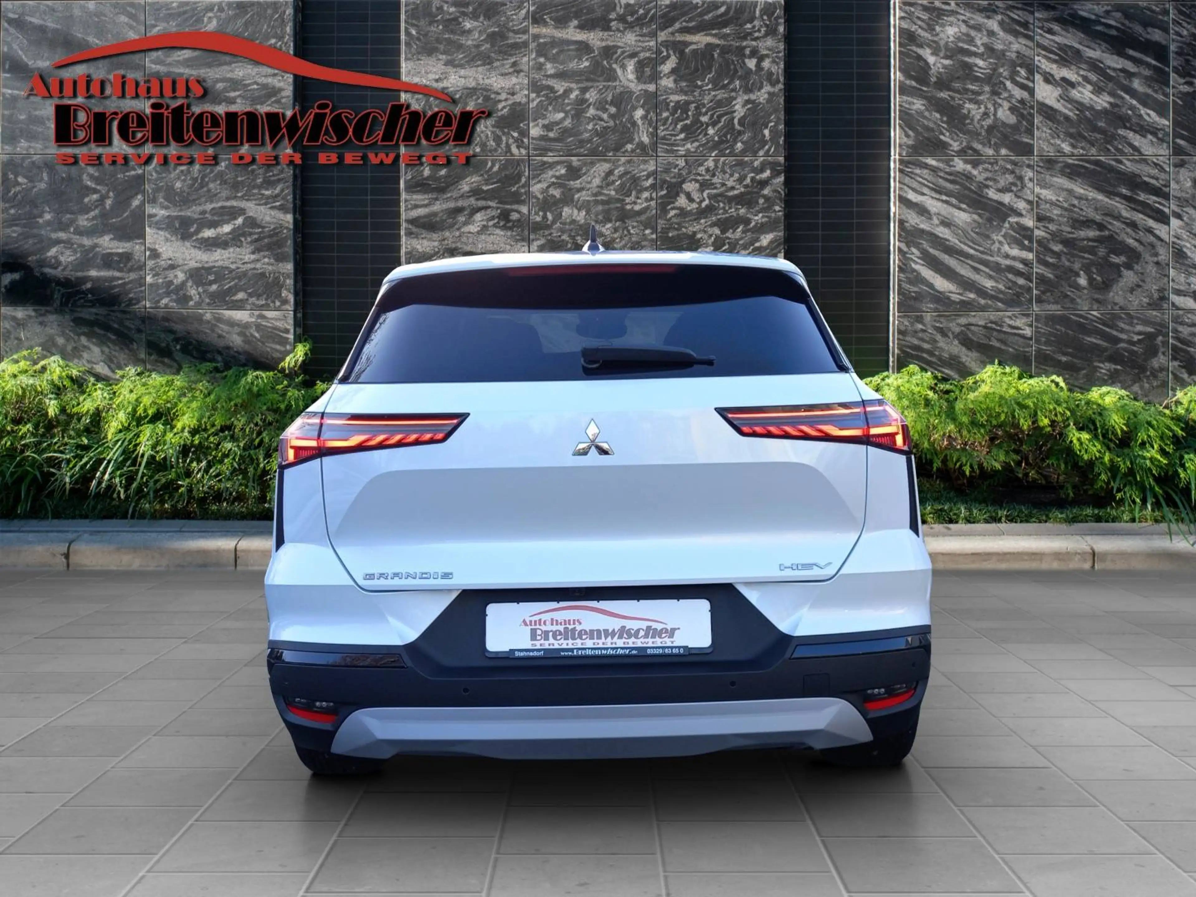 Mitsubishi Grandis Intro Edition 1.8 Hybrid — photo 5