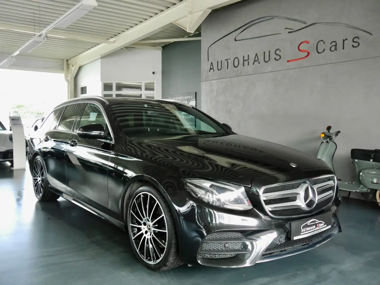 Mercedes-Benz E 220 T-Modell AMG Line*Pano*Burmester*Headup* Noir - 1
