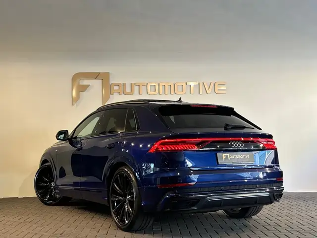 Audi Q8 view 8
