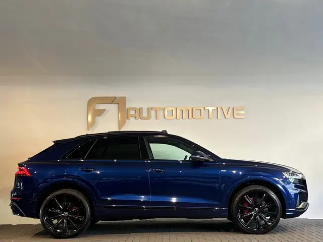 Audi Q8 view 12