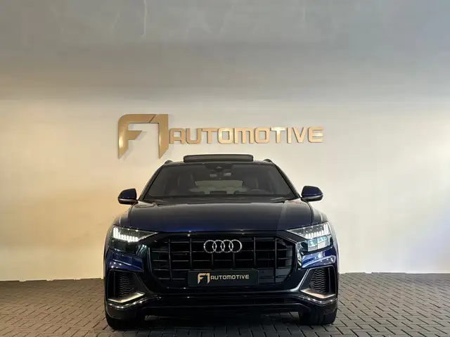 Audi Q8 view 9