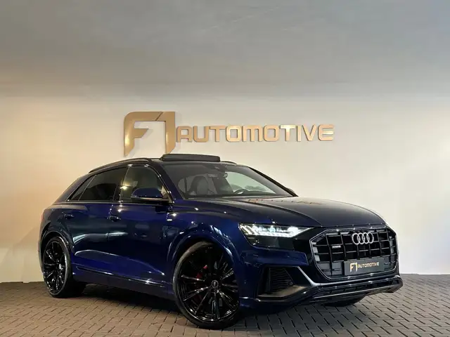 Audi Q8 view 7