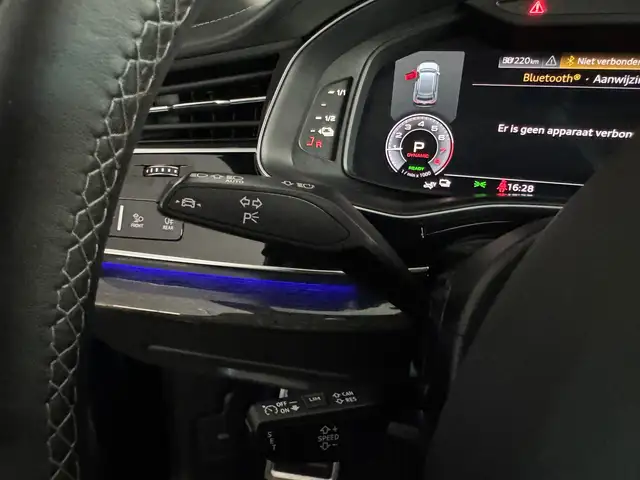 Audi Q8 view 15