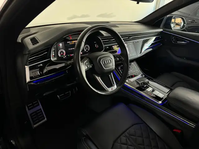 Audi Q8 view 5