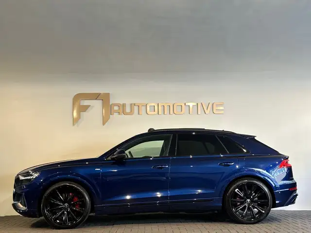 Audi Q8 view 10