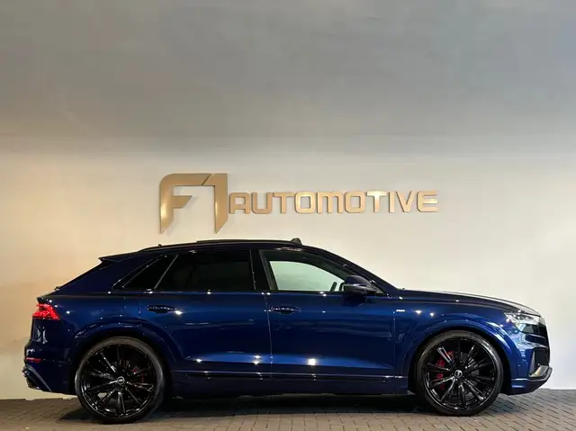 Audi Q8 view 13