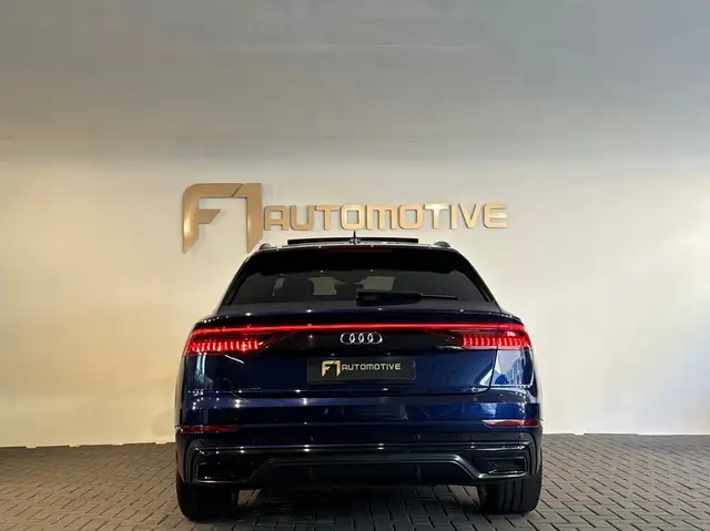 Audi Q8 view 11