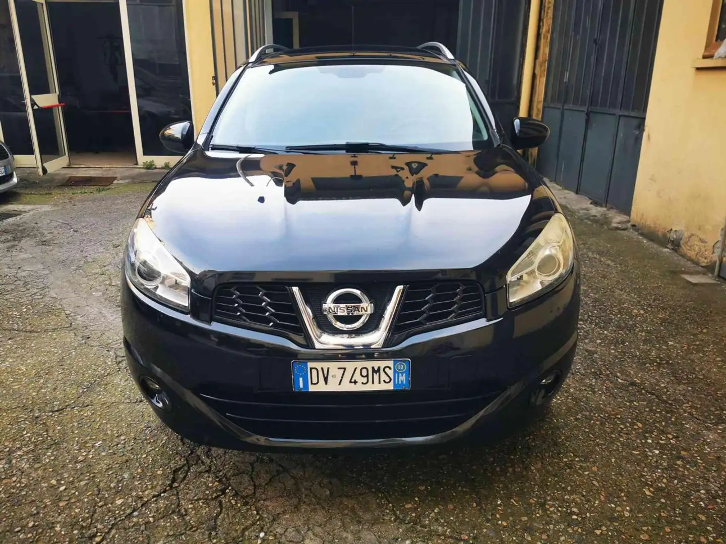 Nissan Qashqai+2 2.0 dCi DPF 4WD n-tec crna - 2