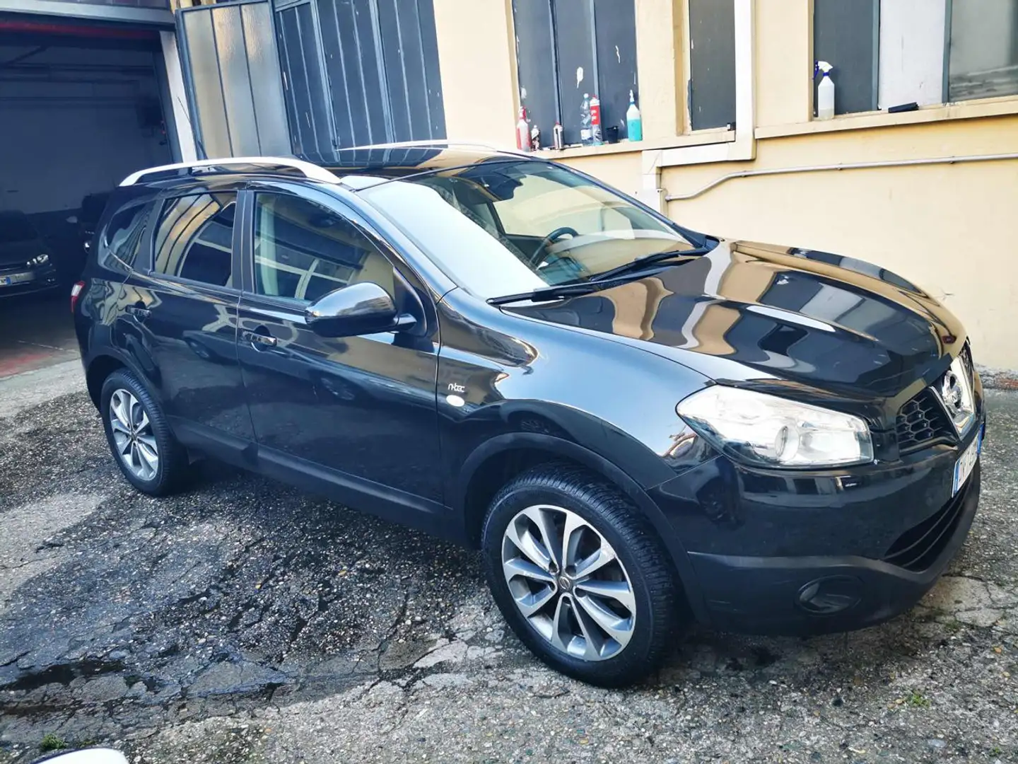 Nissan Qashqai+2 2.0 dCi DPF 4WD n-tec Noir - 1