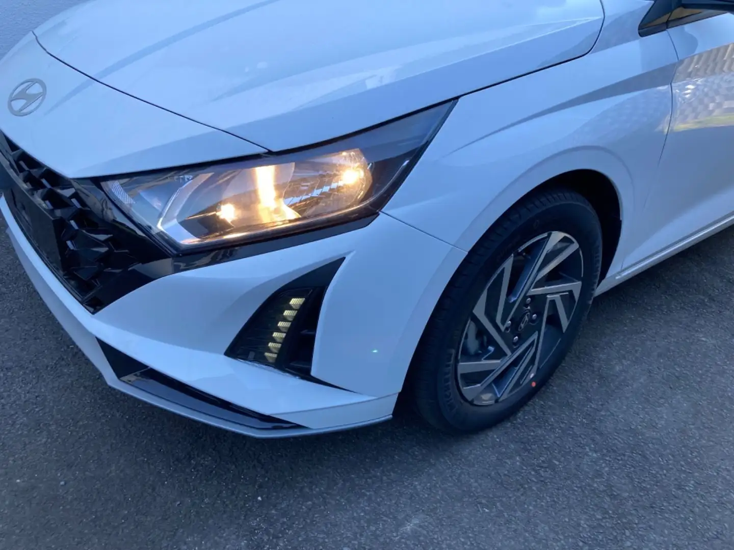 Hyundai i20 Trend*BOSE*KAMERA Weiß - 2