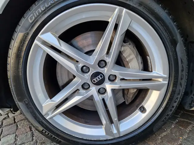 Audi A4 view 7