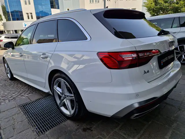 Audi A4 view 4