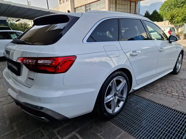 Audi A4 view 3