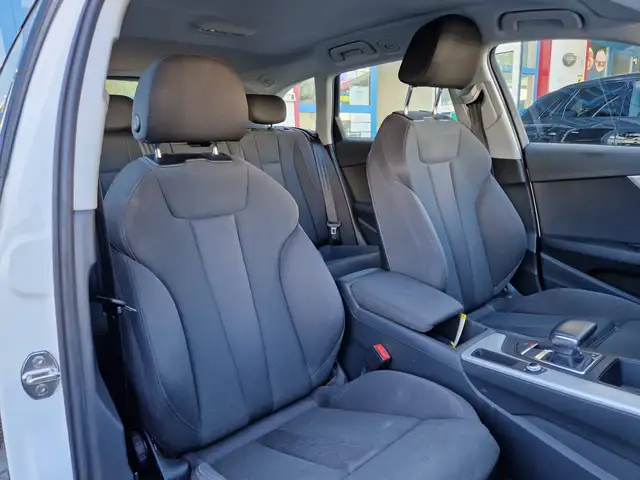 Audi A4 view 9