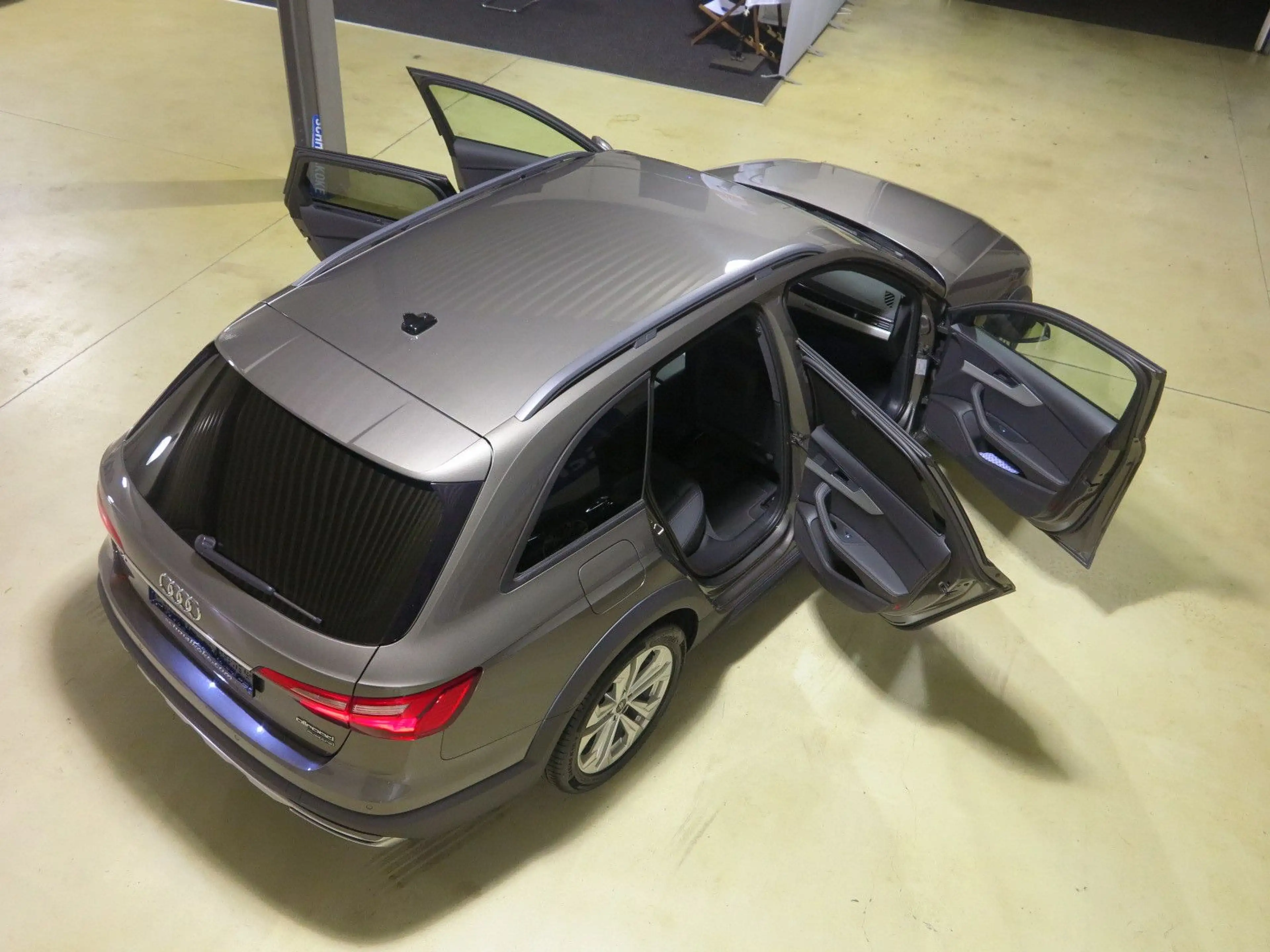 Audi A4 allroad A4 allroad quattro 40 TDI 2.0 S tronic AHK Navi — photo 15