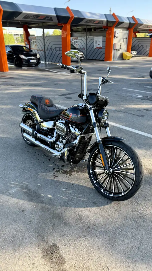 Harley-Davidson Breakout Breakout 117 – Stage 1 Custom Noir - 1