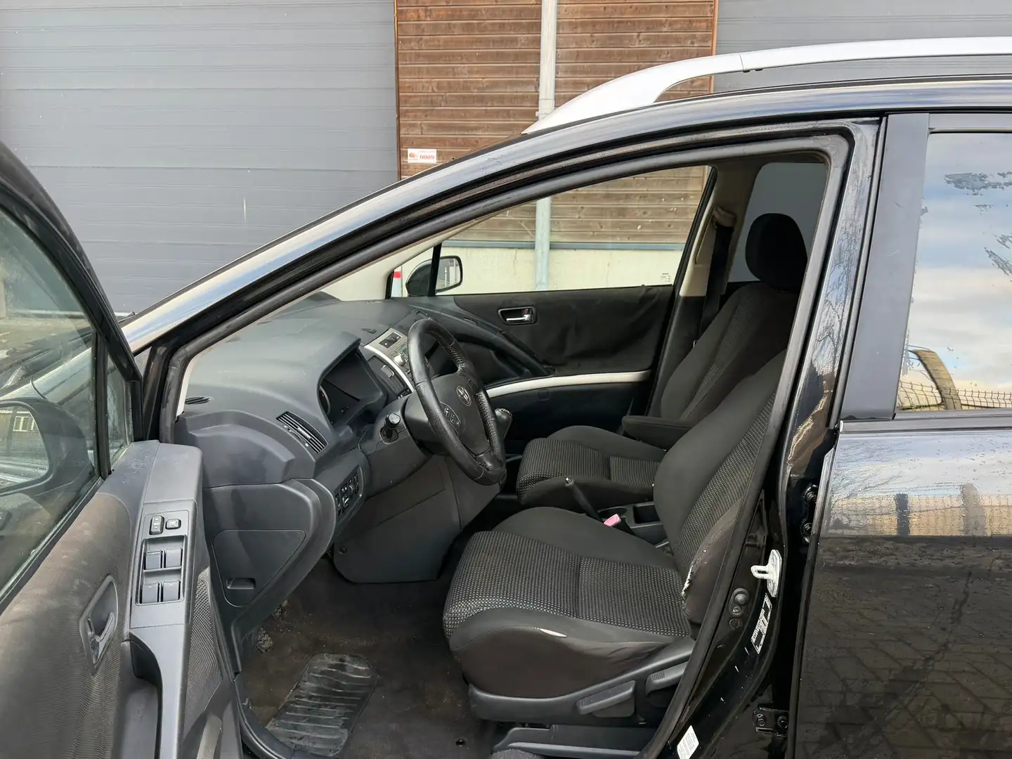 Toyota Corolla Verso 2.2 D-4D Luna POUR EXPORT - 1