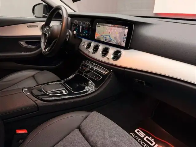 Mercedes-Benz 300 view 12