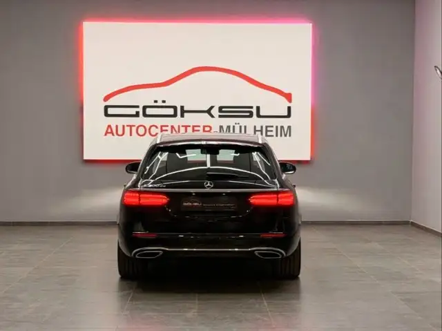 Mercedes-Benz 300 view 6