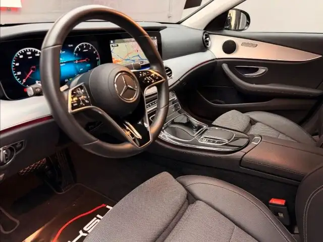 Mercedes-Benz 300 view 8