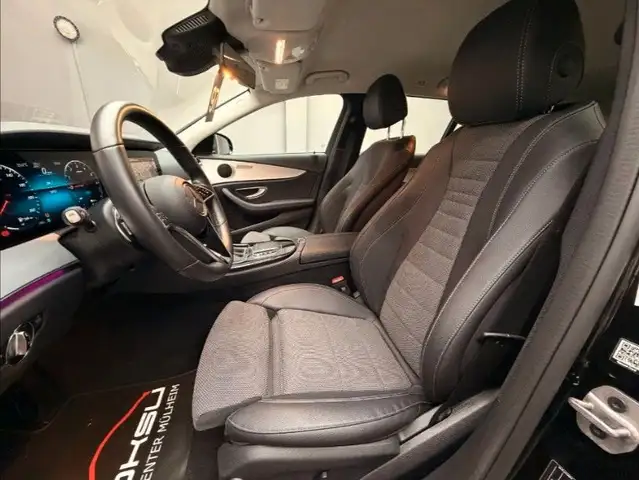 Mercedes-Benz 300 view 9