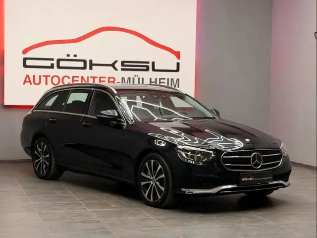 Mercedes-Benz 300 view 3
