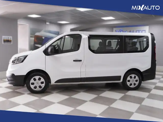 Renault Trafic view 3