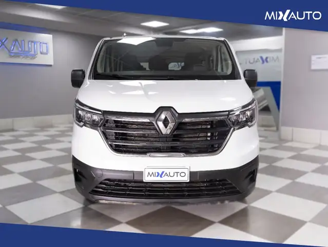 Renault Trafic view 2