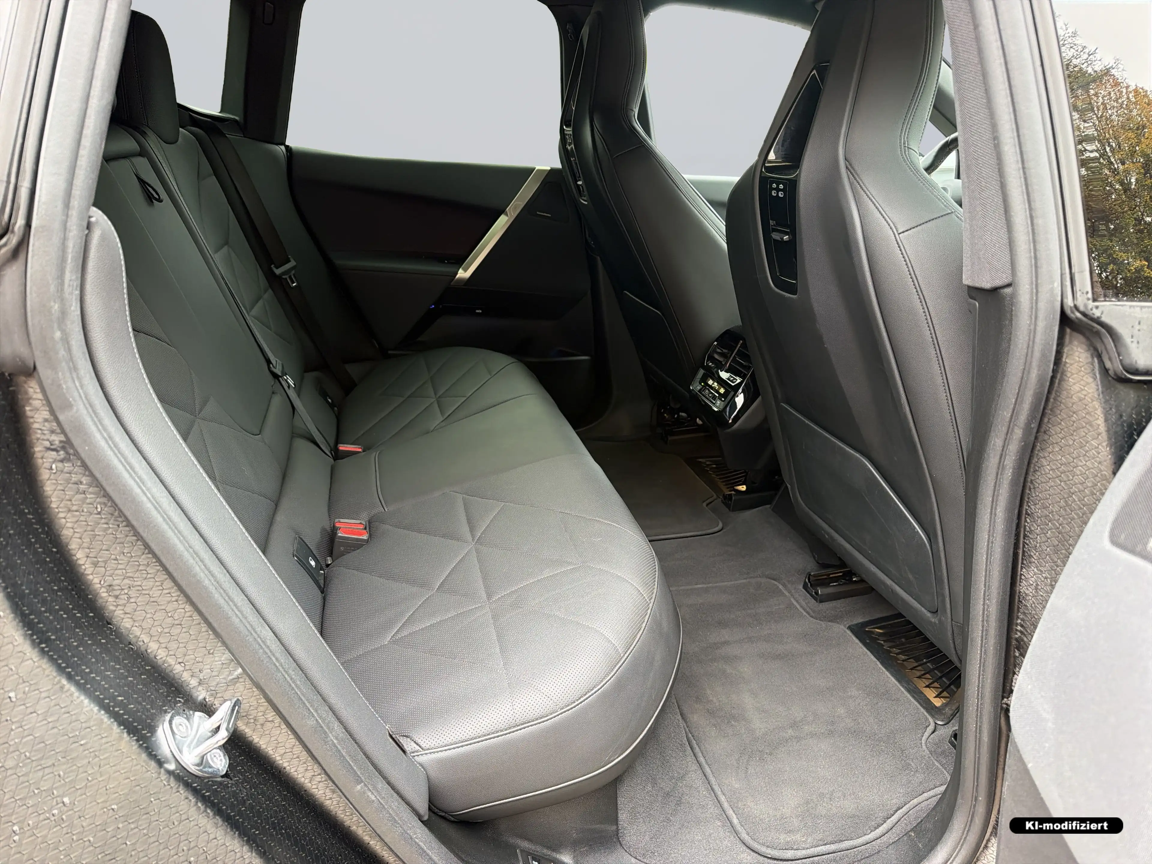 BMW iX xDrive40 — photo 10