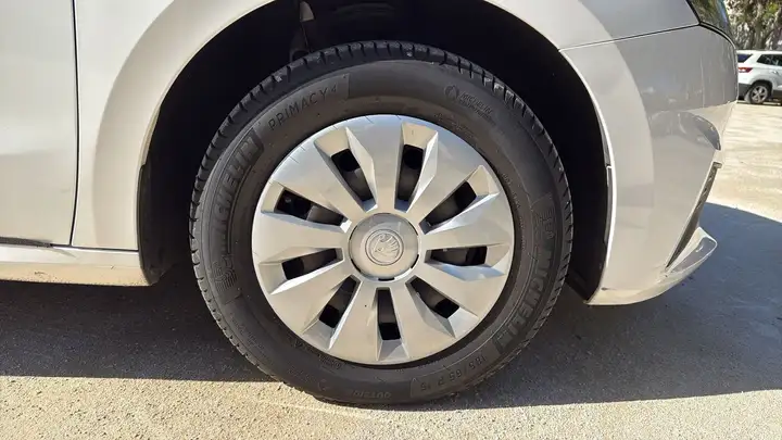 Skoda Fabia II 1.0 MPI 80 Active - Première main — photo 17