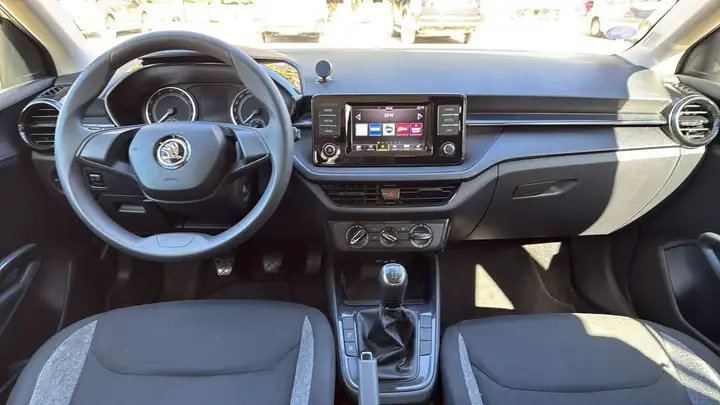 Skoda Fabia II 1.0 MPI 80 Active - Première main — photo 11
