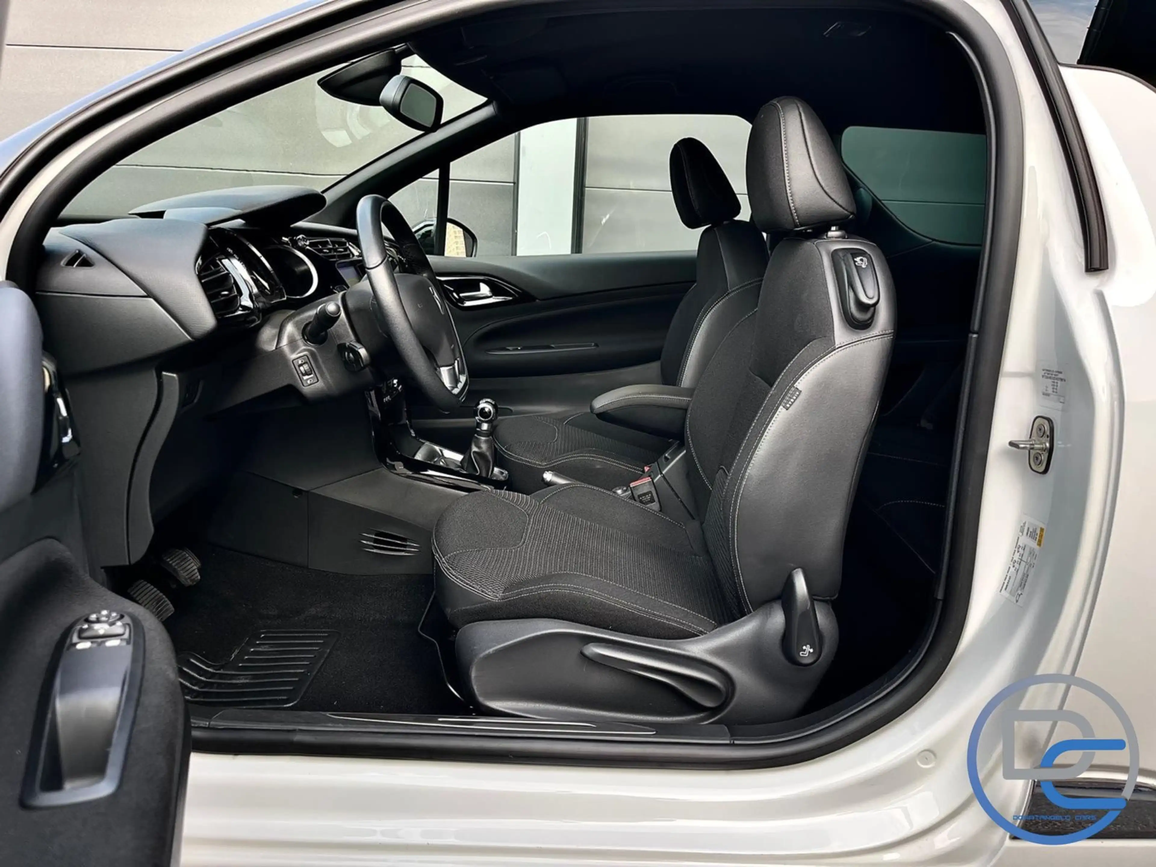 Citroen DS3 DS3 1.2 VTi 82CV !! 1ER MAIN !! 19.000 KM — photo 11
