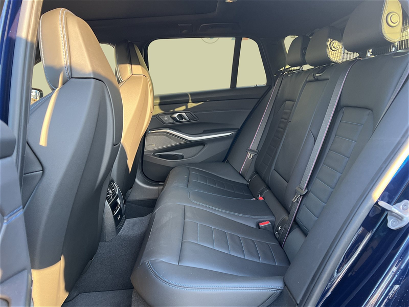 BMW 330 d xDrive Touring M Sport Pro AHK Pano DA Prof PA+ — photo 11