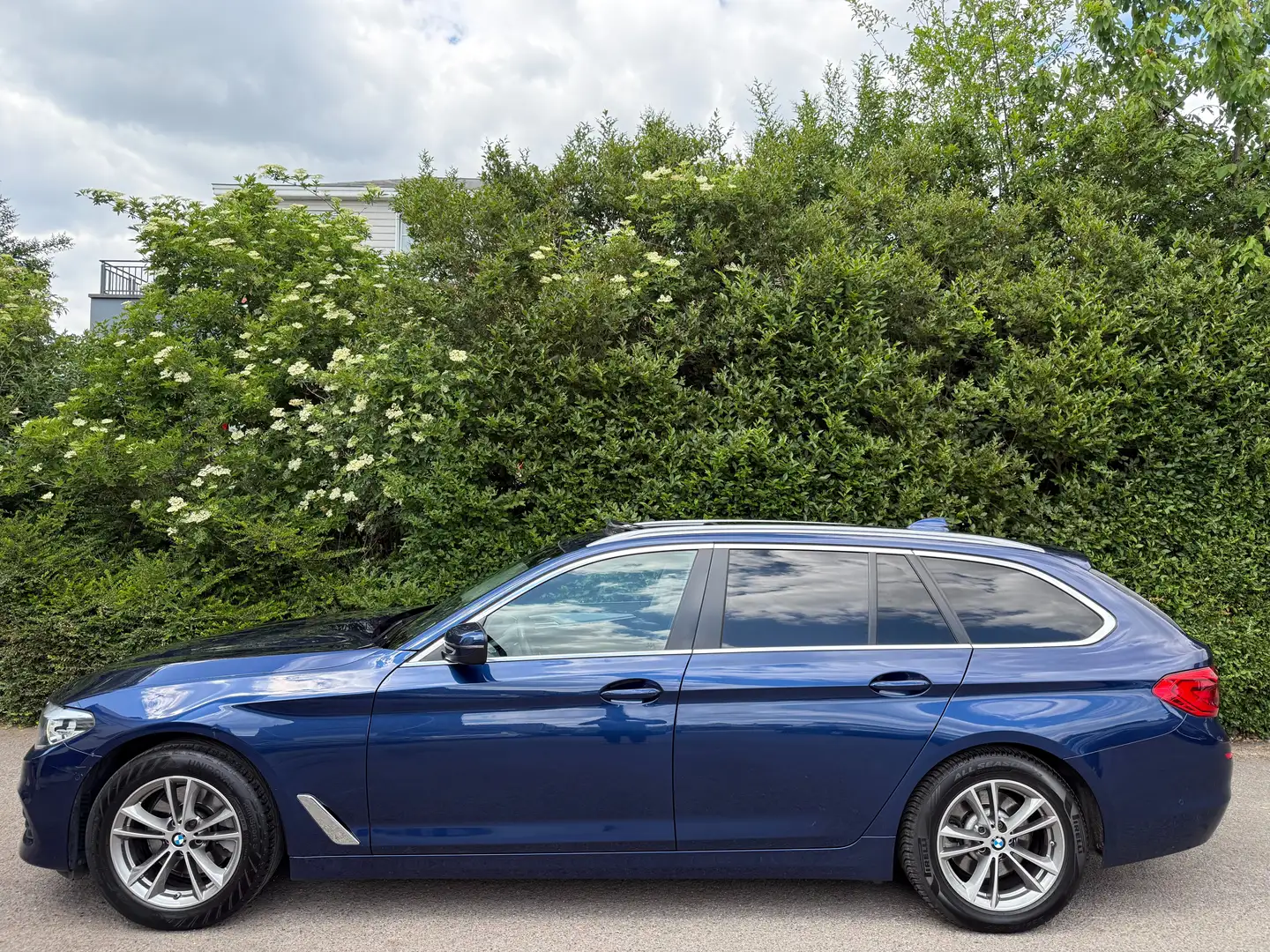 BMW 518 Touring dA+NAVI+TOIT OUVR+CUIR+JANTES+EUR 6D Bleu - 2