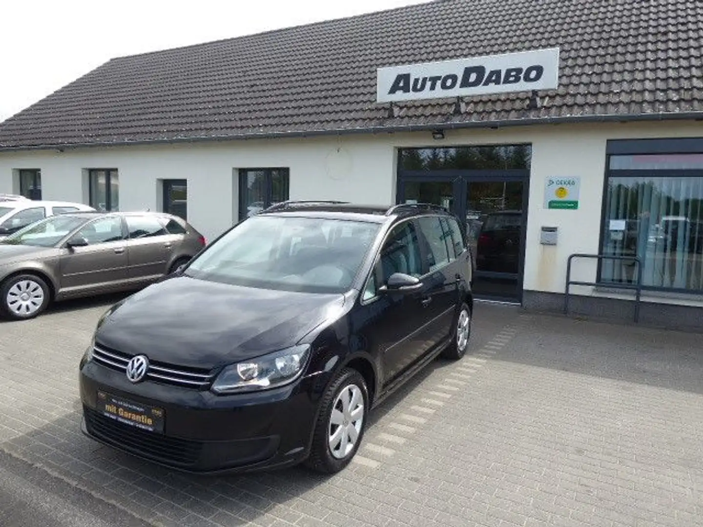 Volkswagen Touran Trendline 7-Sitzer Negro - 1