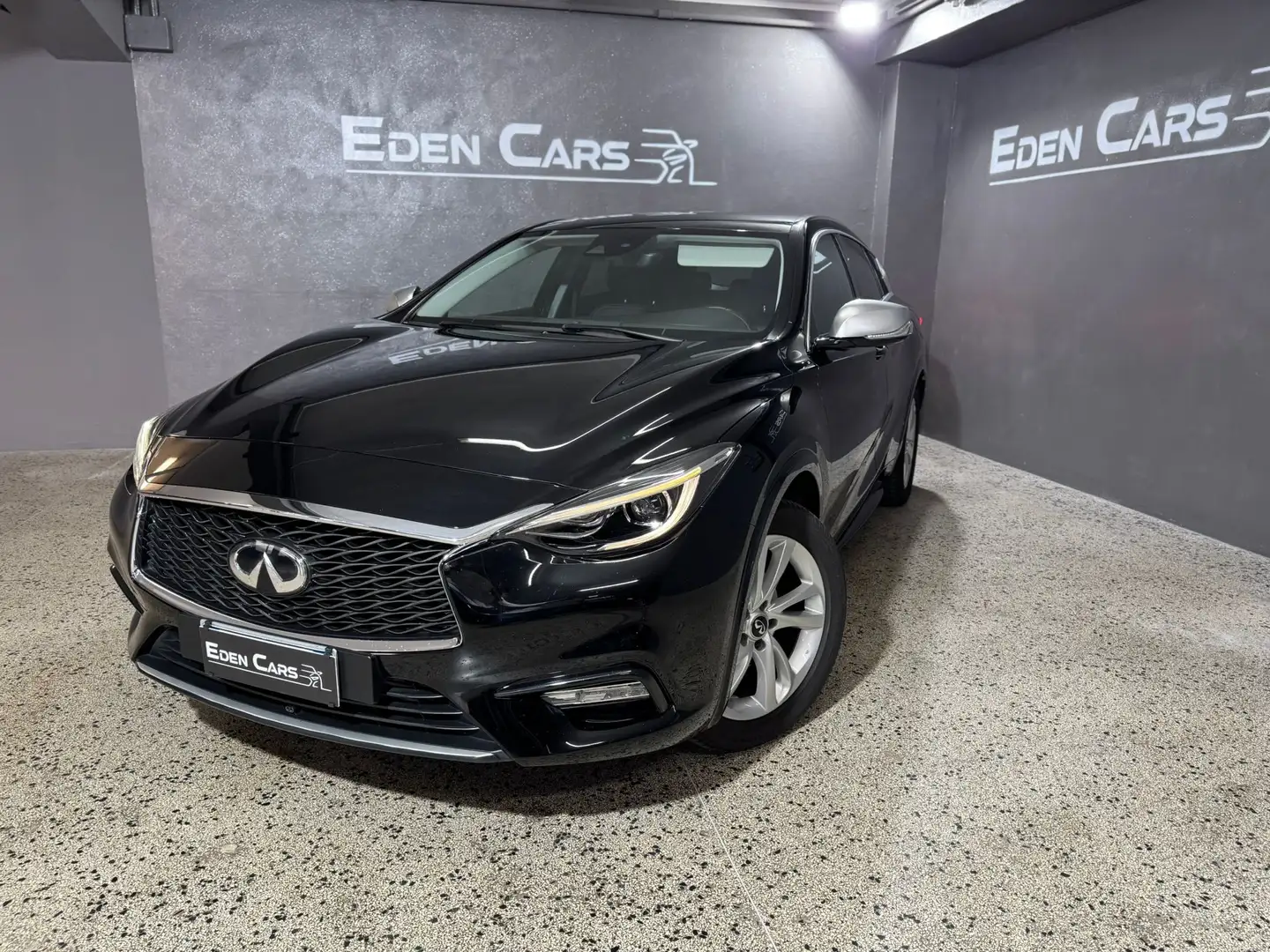 Infiniti Q30 Q30 1.5d Premium Tech Gallery White 109cv Nero - 1