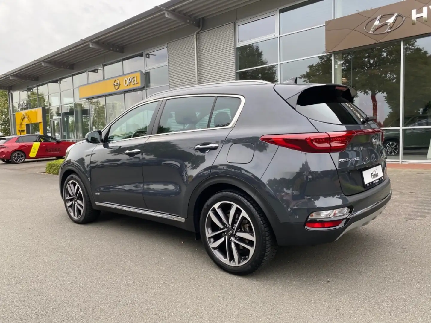 Kia Sportage Platinum Edition 4WD 2.0 CRDi AT AHK Mild Hybrid E Gris - 2