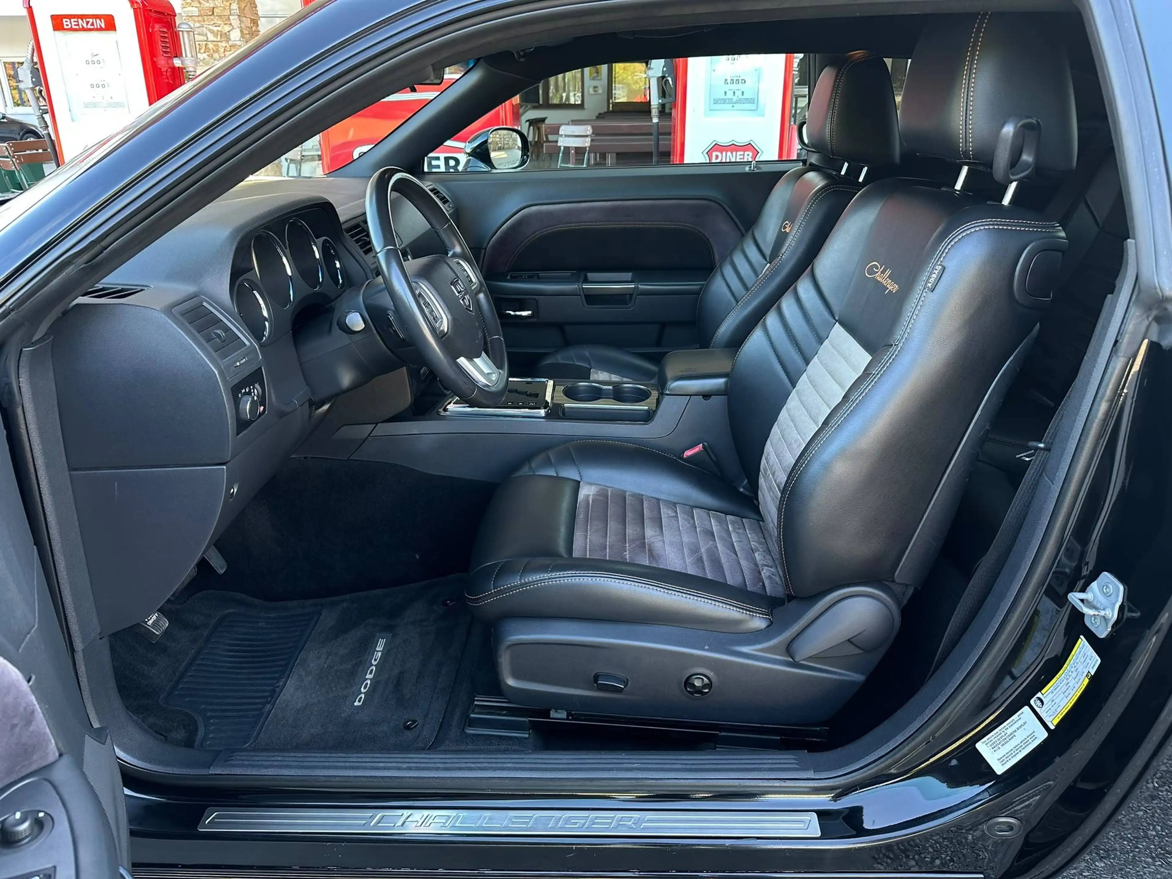 Dodge Challenger 3,6L Aut. // Pickerl & Service NEU // — photo 15