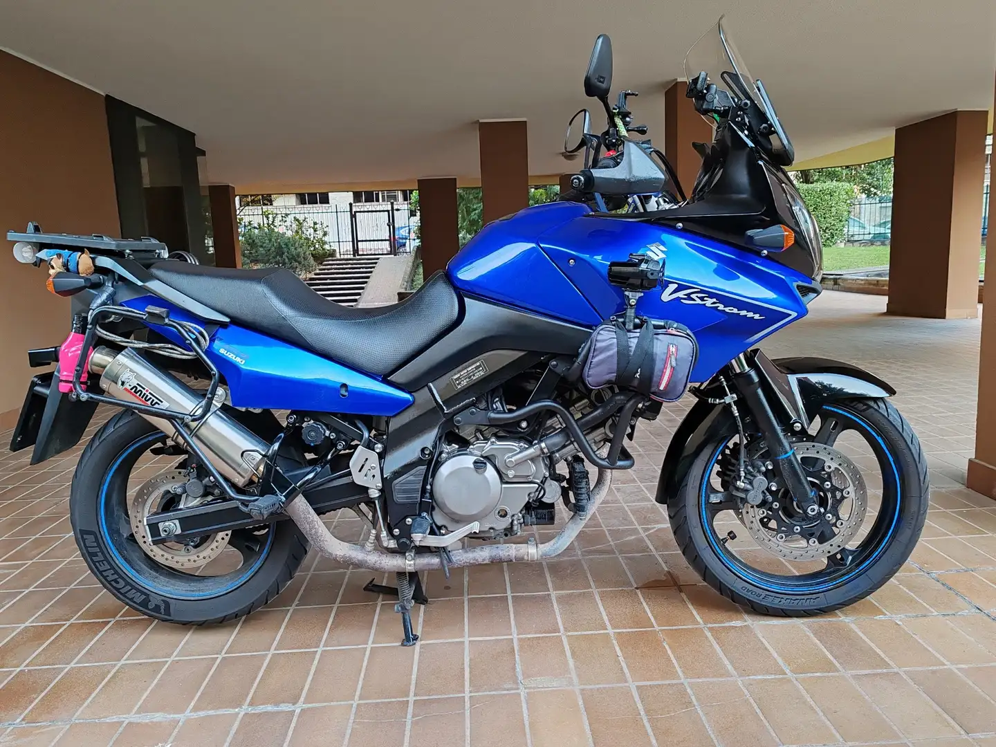 Suzuki V-Strom 650 Azul - 1