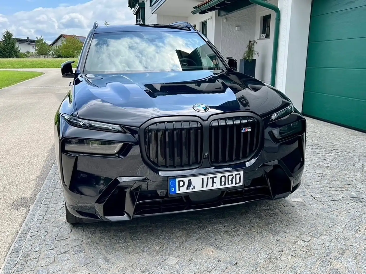 BMW X7 M X7 M60i xDrive / 8fach bereift / AHK / MwSt. ausw. Schwarz - 2