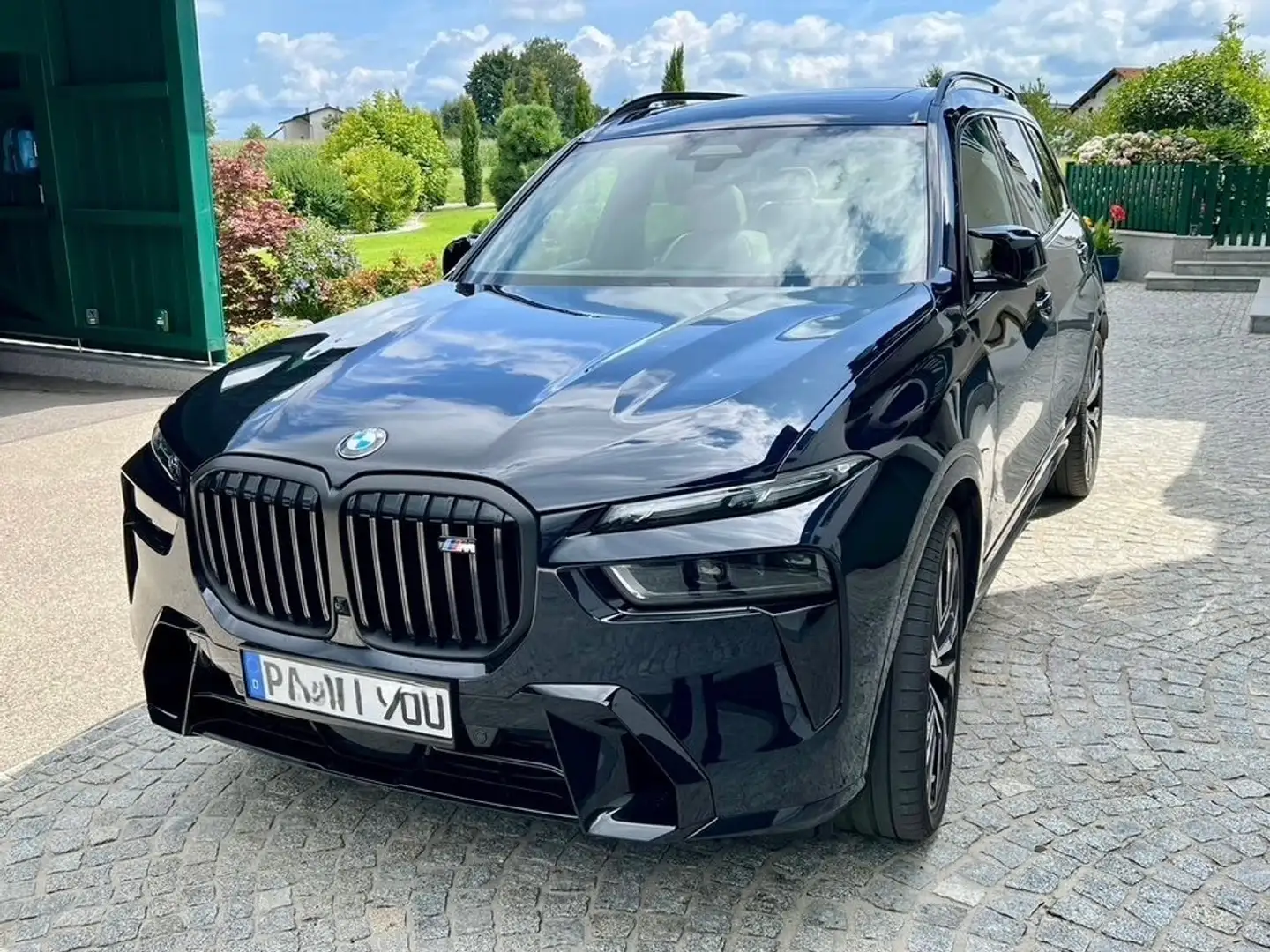 BMW X7 M X7 M60i xDrive / 8fach bereift / AHK / MwSt. ausw. Schwarz - 1